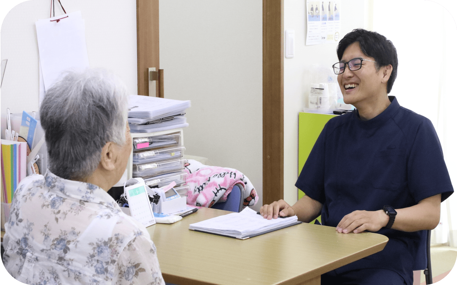 Employee assessing the client